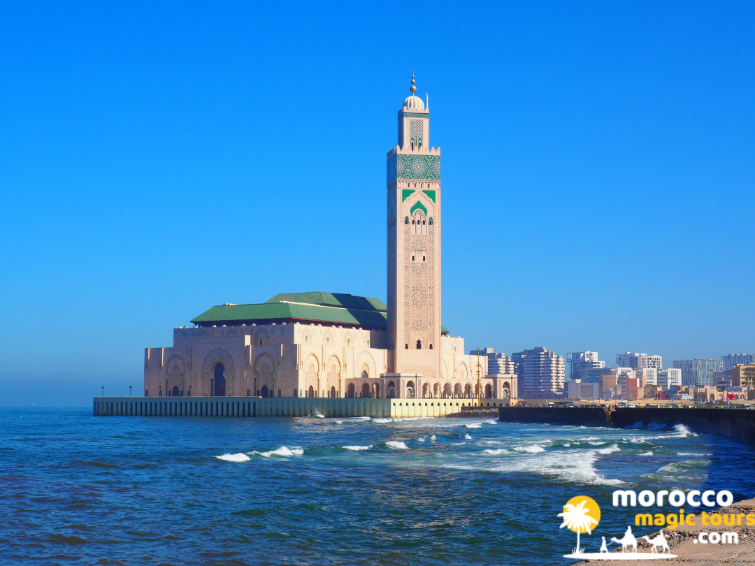The grand Hassan II Mosque on the Atlantic coast, the starting point for 10 days in morocco starting in Casablanca.